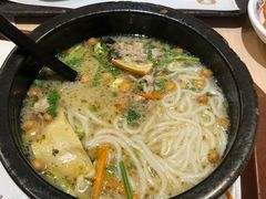 -蒙自源米线大王(东站店)