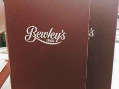 餐具摆设-Bewley’s Oriental Cafe’s Ltd(Grafton Street)