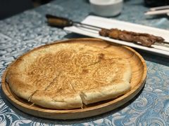 馕坑芝麻馕-巴扎美食·新疆菜·西域歌舞表演餐厅(新疆大厦店)