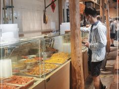 面包甜点陈列柜-聚合鑫东北熏酱熟食麻辣面(长阳店)