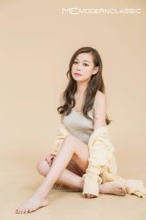 -现代经典婚纱摄影