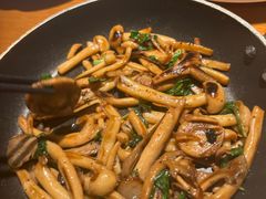 橄榄油煎三种菇-庆春朴门(前滩太古里店)