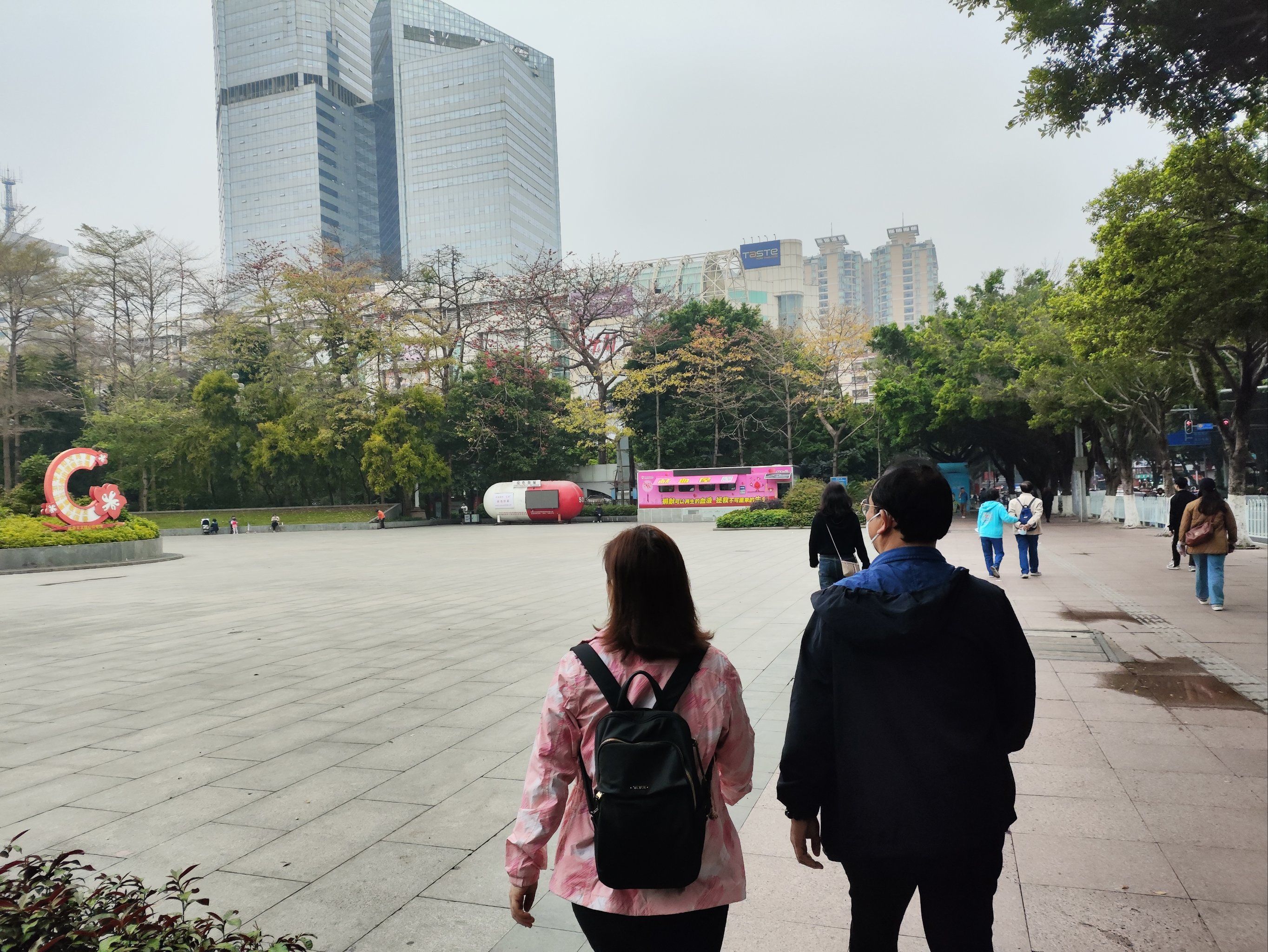 中华广场曾经是越秀区比较旺的黄金地段广场.