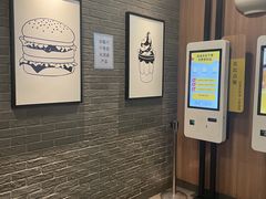 -麦当劳(上海虹桥站30B检票口楼上)