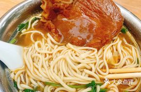 Dry-Mixed Pork Rib Noodles
