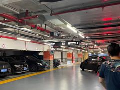 -绿地缤纷城-停车场