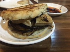 中式汉堡-炙热童年·老北京炙子烤肉(南锣鼓巷店)