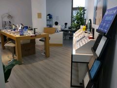 -天空之镜眼镜店蔡司依视路配镜授权零售店(望京颐堤港店)