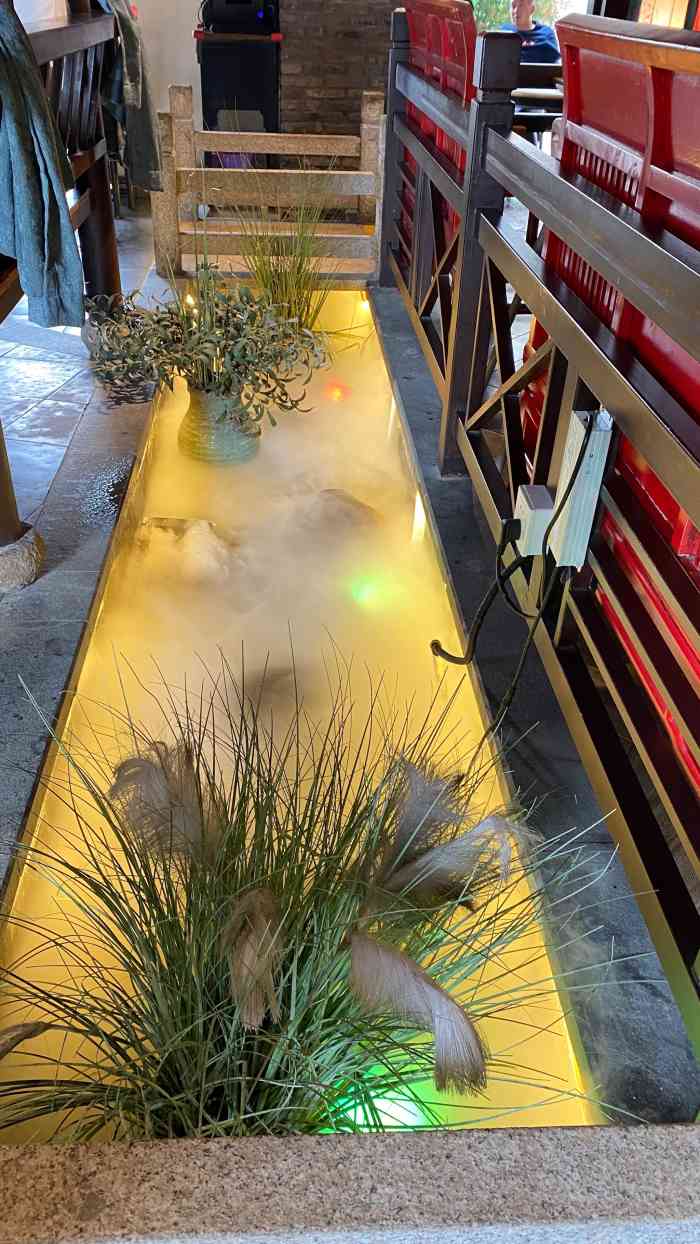 吴越荣记(月光码头一店)-"周末出来吃饭,吴越荣记看起来好热门,还没.