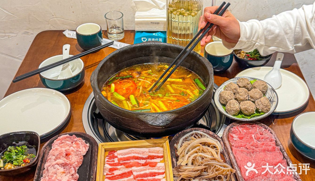 酸汤煮肉沫贡菜泡饭，很好吃[强]