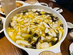 -老滇山寨•云南特色菜•地方菜•民族风情歌舞表演(金碧店)