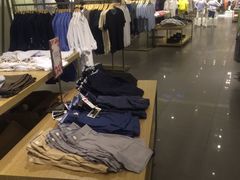 -URBAN REVIVO(高德置地广场·春广场店)