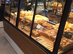 面包甜点陈列柜-Dough&Joe团憩(瑞虹天地月亮湾店)