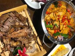 -东口码头·烧鸽子·鱼头泡饼·地方菜(金鹰悦城店)