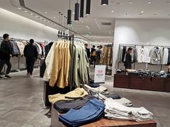 -URBAN REVIVO(高德置地广场·春广场店)