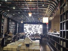 -钟书阁(松江泰晤士小镇店)