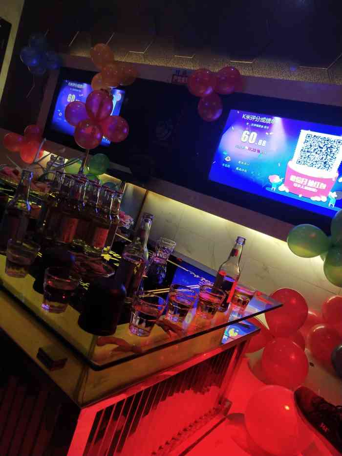 蓝果ktv-"总体来说还不错,很有氛围,环境挺大的停车."-大众点评移动版