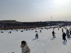 -采薇庄园四季滑雪场