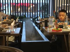 靠窗位-尚尚仙·酸汤猪手·猪肚鸡火锅(华联万柳购物中心店)