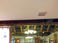 大堂-醉美东江·三文鱼·烧鸡公