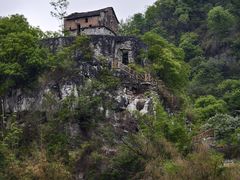 -高荡千年布依古寨旅游景区