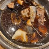 两个人吃了这么多 还有五六盘寿司