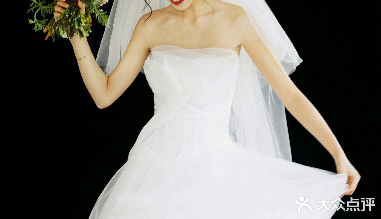 不要看别人拍酷的就要拍酷的,你长一张甜美的娃娃脸