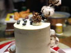 C037加高款棉花鲜花艺术生日蛋糕-Biteology Artisan Cakes(红庄·国际文化保税创新园店)