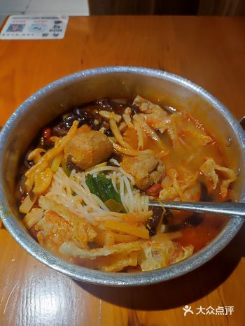 #0元玩转这座城店铺很大，第一次发现吃螺丝粉的店铺有