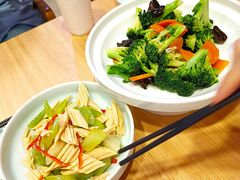 券素炒西兰花-宏状元现熬粥·京味菜(三里河店)