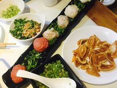 手打鲜丸拼盘-牛记皇鲜牛肉火锅(环球度假区梨园店)