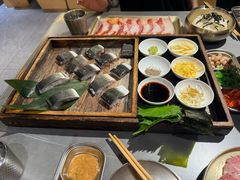 -围炉肉舍•炭烤活鳗•丹东海鲜烤肉(步行街店)