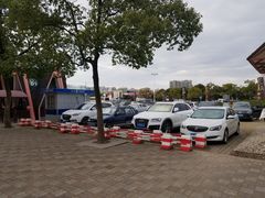 -野生动物园-停车场