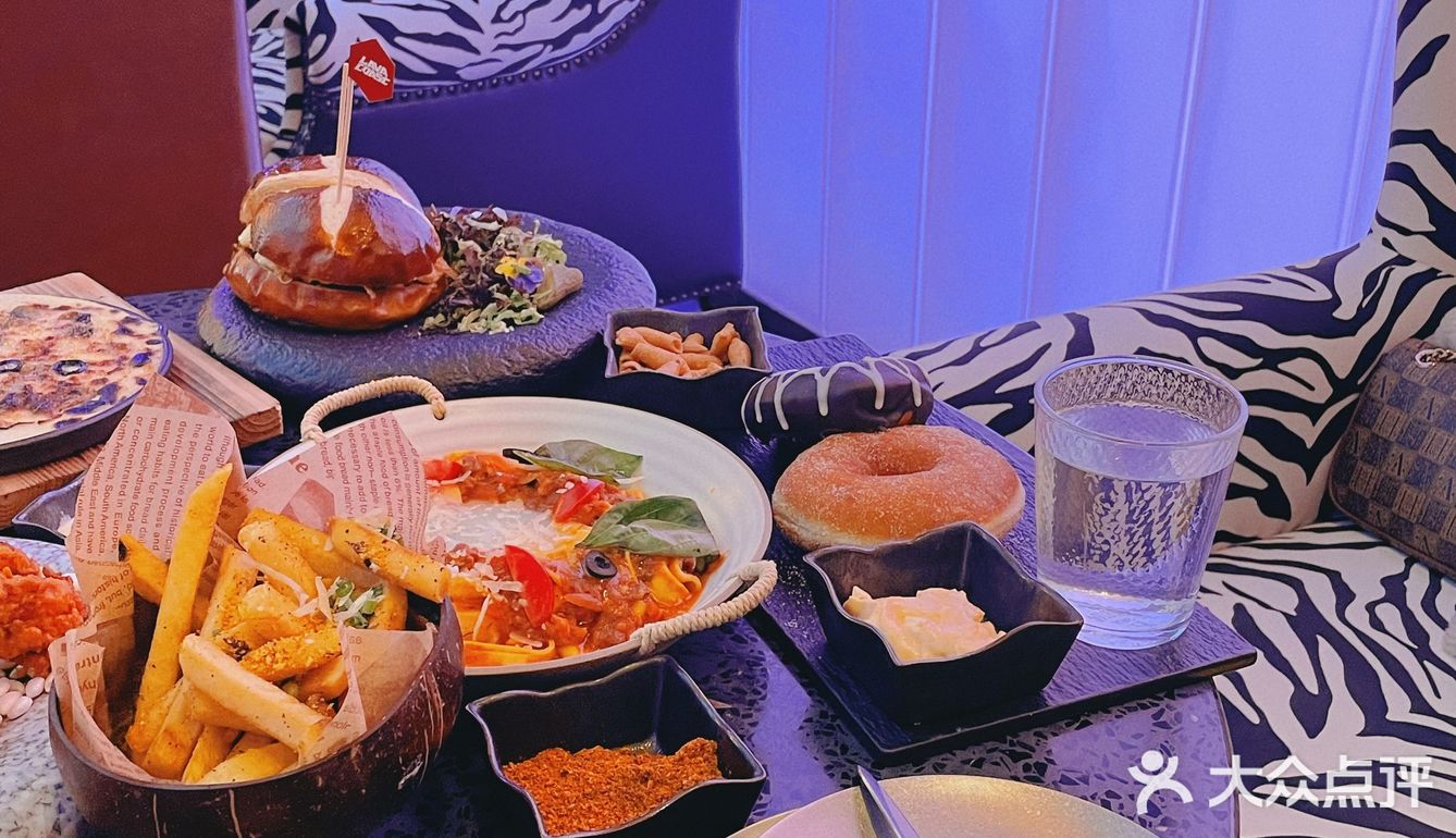 偶遇rapper的店，不用去三亚就可以get成都西海岸餐厅