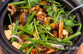 Stir-fried Boneless Eel with Sauce