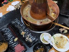 -果松木炭酸菜铜火锅·外婆参鸡汤