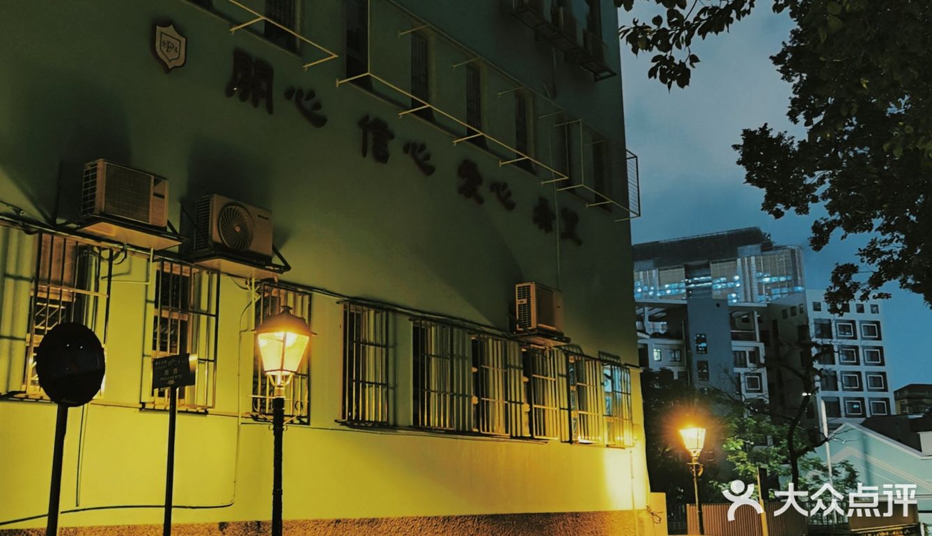 像是走进了港片里的场景！澳门这里夜景太惊艳