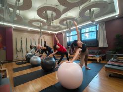 -威思丽高温瑜伽会馆