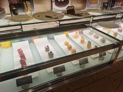 面包甜点陈列柜-BLD西餐厅(成都首座万丽酒店)