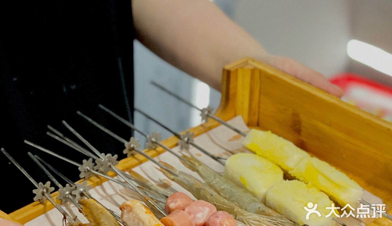 布朗尼探店｜当肉串在你面前慢慢烤熟