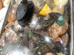 特色一锅鲜-鹏城人家海鲜酒家·23年老字号(较场尾店)