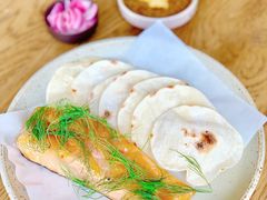 烟熏三文鱼配烤饺子皮及芥末籽酱-BOR Eatery(安福路店)