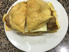 菠萝芝士猪扒蛋包-新鸿发咖啡美食