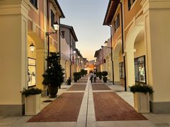 -佛罗伦萨小镇广佛名品奥特莱斯(疏港路店)