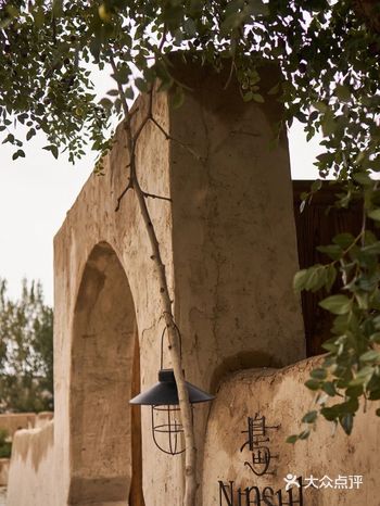 我们身处其间感受着大地之美，汲取自然的力量，将这片土地过往的