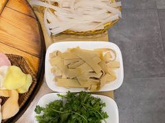 -万里闯关东铁锅炖菜馆(高新旗舰店)