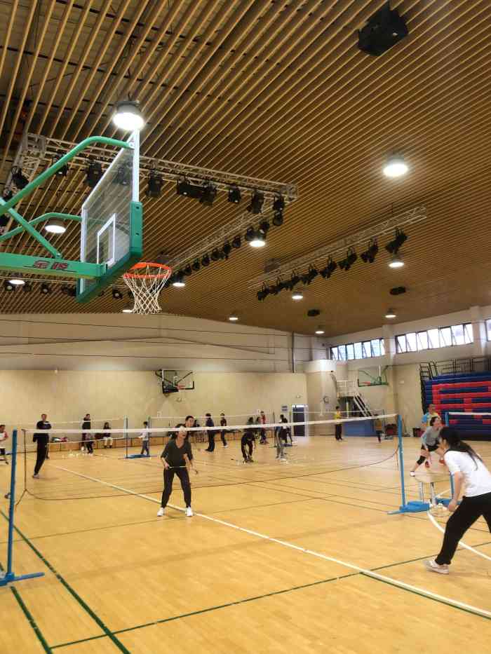 沈坚强游泳俱乐部(民立分部)-"静安公益上可以抢券,45-20,价格实惠.