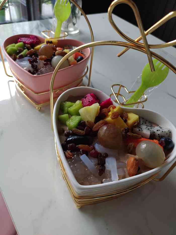 千果艺水果捞(亲橙里店)-"新开的门店,装修比较精致,老板态度各方面.