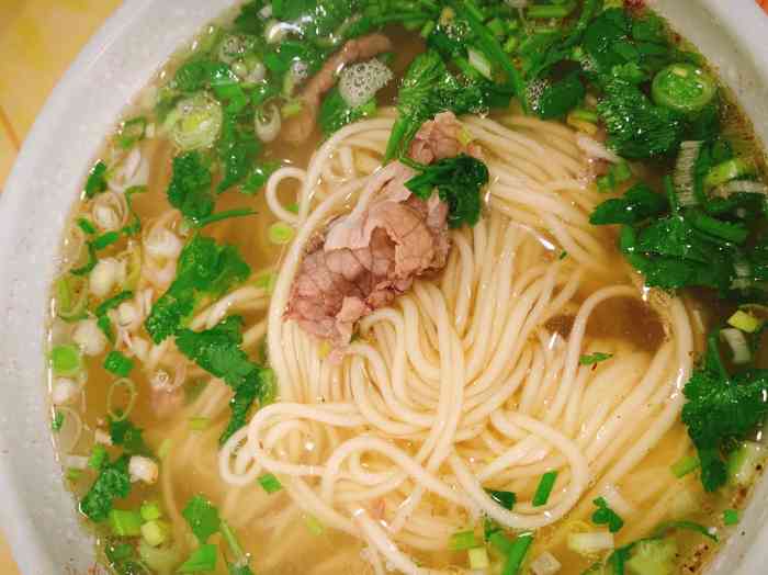 清真兰州拉面-"感觉小区周边人气还不错的拉面店.店内外卖.