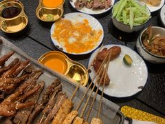-何妹湿辣牛肉·粤式烧烤砂煲(桂雅路店)
